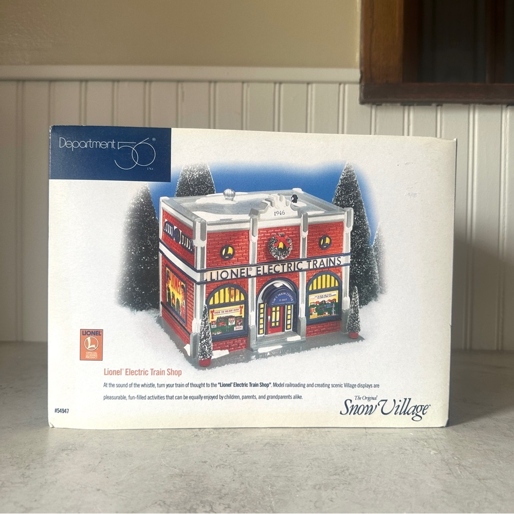 Dept 56 Snow Village Lionel Electric Train Shop #54947 Lighted Store Christmas